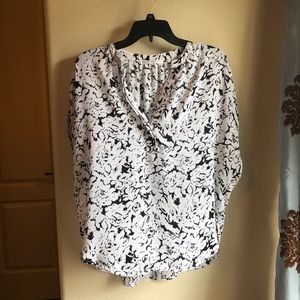 Black and white top size medium